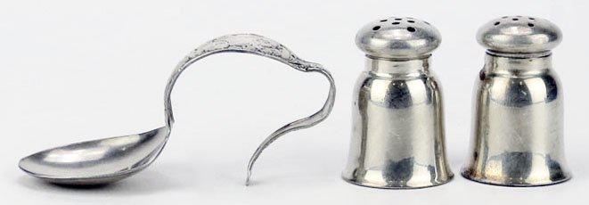 SEVEN PIECES OF ASSORTED STERLING SILVER - 3