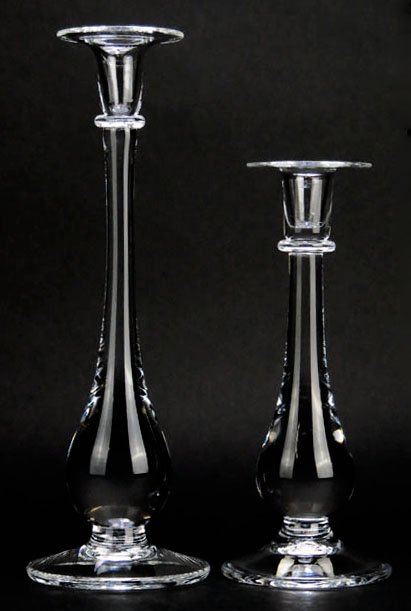 2 SIMON PEARCE HEAVY CRYSTAL CANDLESTICKS: 2 SIMON PEARCE HEAVY CRYSTAL CANDLESTICKS Graduated in size tallest measuring 12.25". Both signed in excellent condition We will not ship this item. We will happily recommend a list of outside vendors