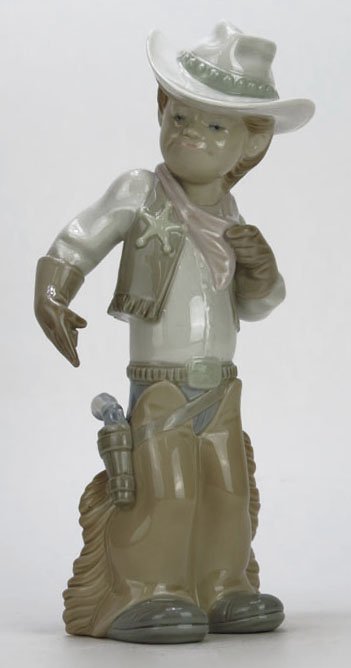 LLADRO SHERIFF PUPPET NO. 4969 RETIRED FIGURINE: LLADRO SHERIFF PUPPET NO. 4969 RETIRED FIGURINE Gloss Glaze 10.5" tall no box very good condition We will not ship this item. We will happily recommend a list of outside vendors upon request