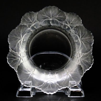 LALIQUE "HONFLEUR" CENDRIER: LALIQUE "HONFLEUR" CENDRIER 6" Diameter signed to base. Very good condition We will not ship this item. We will happily recommend a list of outside vendors upon request