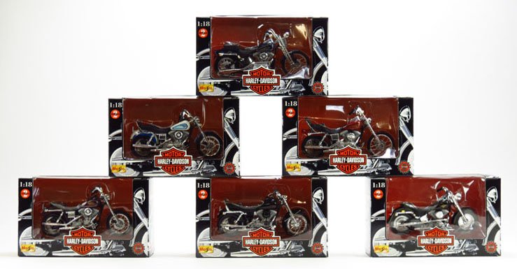 6 HARLEY DAVIDSON MOTORCYCLE 2 SERIES: 6 Harley Davidson Motorcycle 2 Series Mint in Box. We will not ship this lot but we can recommend one of our local shippers