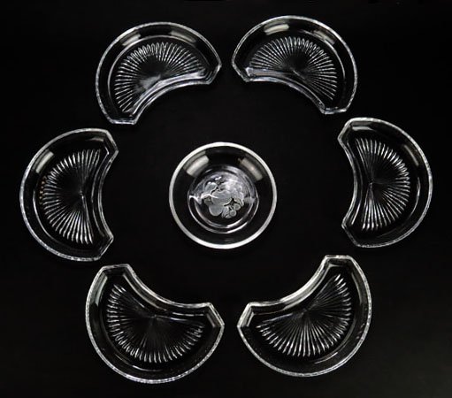 SET OF 6 VAL SAINT LAMBERT BONE PLATES: SET OF 6 VAL SAINT LAMBERT BONE PLATES each approx 7" in diameter signed Val Saint Lambert including a fruit dish. We will not ship this lot but we can recommend one of our local shippers.
