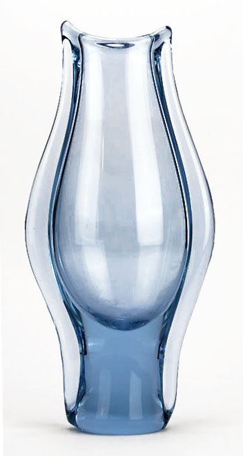 RARE MURANO ALEXANDRITE VASE: RARE MURANO ALEXANDRITE VASE Measures 11" tall changes color depending on light. Very good condition We will not ship this lot but we can recommend one of our local shippers.