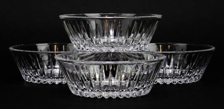 Set of 4 Signed Val St. Lambert Glass Ice Cream Bowls.: Set of 4 Signed Val St. Lambert Glass Ice Cream Bowls. Very Good Condition. Measures 1-3/4" Tall by 5" Wide Shipping $38.00 Estimate $100-$200
