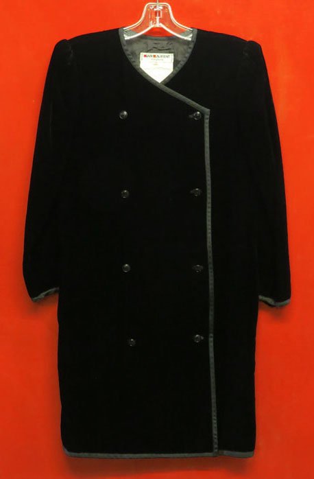 VINTAGE YVES SAINT LAURENT EVENING COAT Saint Laurent: VINTAGE YVES SAINT LAURENT EVENING COAT Saint Laurent Paris Vintage Black Velvet Evening Coat Hattie Size 36. Shipping $28.00 (Estimate $100-200)