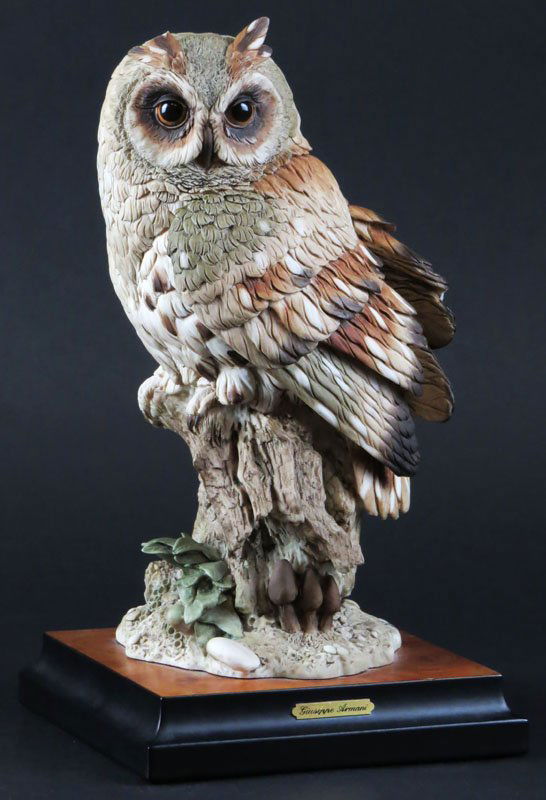 Giuseppe Armani Owl Figure on Original Base. Signed.: Giuseppe Armani Owl Figure on Original Base. Signed. Loss to Ear or else Good Condition. Measures 11-1/4 Inches Tall. Shipping $40.00
