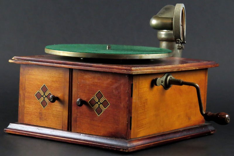 Antique Phonograph. Good Condition. Shipping $45.00: Antique Phonograph. Good Condition. Shipping $45.00
