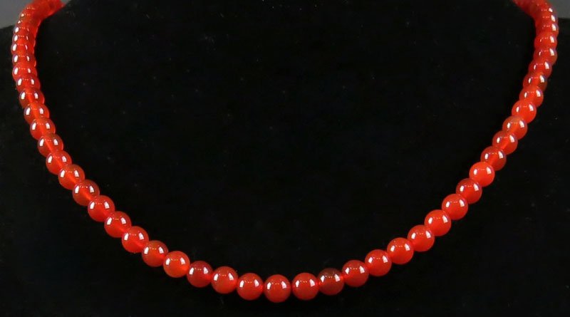 Single Strand Carnelian Beaded Necklace. Unsigned. Good: Single Strand Carnelian Beaded Necklace. Unsigned. Good Condition but Missing a Clasp. Measures 32 Inches Long. Shipping $20.00