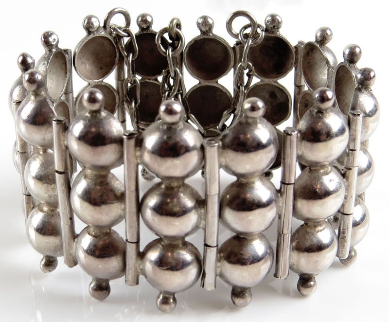William Spratling Sterling Silver Modernist Bracelet.: William Spratling Sterling Silver Modernist Bracelet. Signed William Spratling Logo, Taxco and 980. Circa 1933-1944. Good Condition. Weighs 1.40 Troy Ounces. Measures about 6-1/2 Inches Long and almos