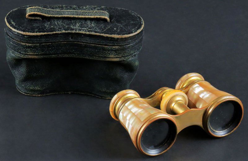Pair of Lemaire Paris France Mother of Pearl Opera: Pair of Lemaire Paris France Mother of Pearl Opera Glasses with Original Holder. Signed. Good Condition. Shipping $20.00