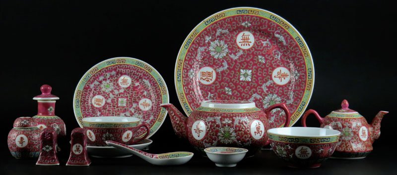 Brand New Never Used Forty Eight (48) Piece 20th: Brand New Never Used Forty Eight (48) Piece 20th Century Chinese Porcelain Dinner Service for Six (6) Service Includes: 6 Dinner Plates Measures 10 Inches, 6 Bread Plates, 6 Cups, 6 Saucers and 6 Frui