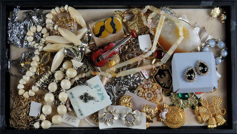 Miscellaneous Lot of Costume Jewelry, Mostly Necklaces (1 of 1)