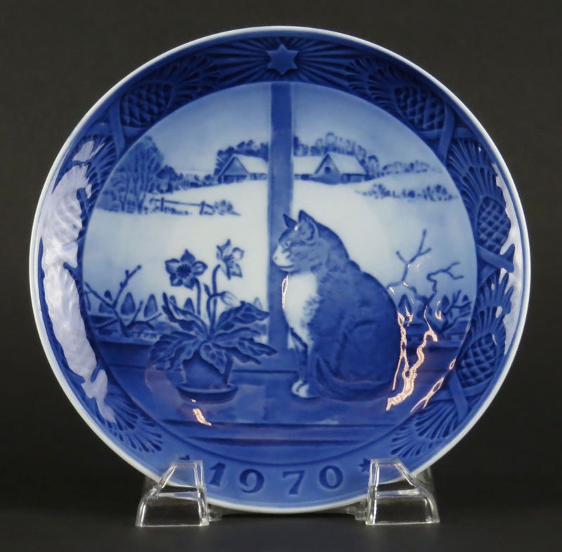 Royal Copenhagen Denmark 1970 "Christmas Rose and Cat" (1 of 1)