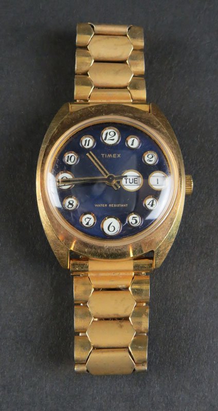 Vintage Timex Water Resistant Men's Wristwatch. Signed.: Vintage Timex Water Resistant Men's Wristwatch. Signed. Some Scratching From Use Otherwise Good Condition. Shipping $20.00