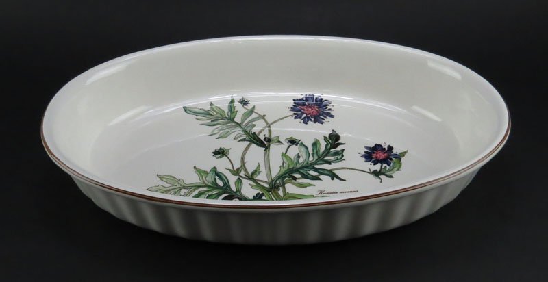 Villeroy & Boch Porcelain Casserole Dish in the: Villeroy & Boch Porcelain Casserole Dish in the "Botanical" Pattern. Signed. Good Condition. Measures 16-1/2 Inches. Shipping $44.00