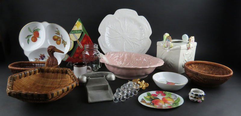 Box Lot of Miscellaneous Items. Condition Varies. We (1 of 1)