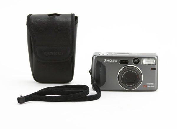 Kyocera Yashica T4 Zoom Film Camera in Carrying Case. (1 of 1)
