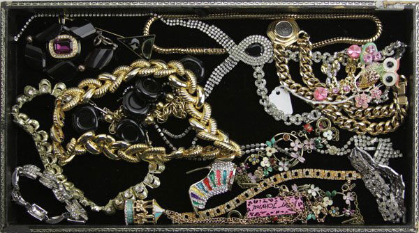 Tray Lot of Assorted Costume Jewelry. Please Examine Al (1 of 1)