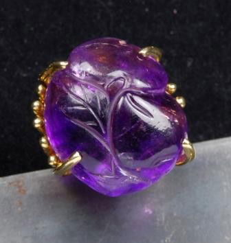 18K Gold 50Ct Amethyst Ring: 18 Kt. Gold rinn with approx. 50 Ct amethyst cut in an Art Nouveau flower design.