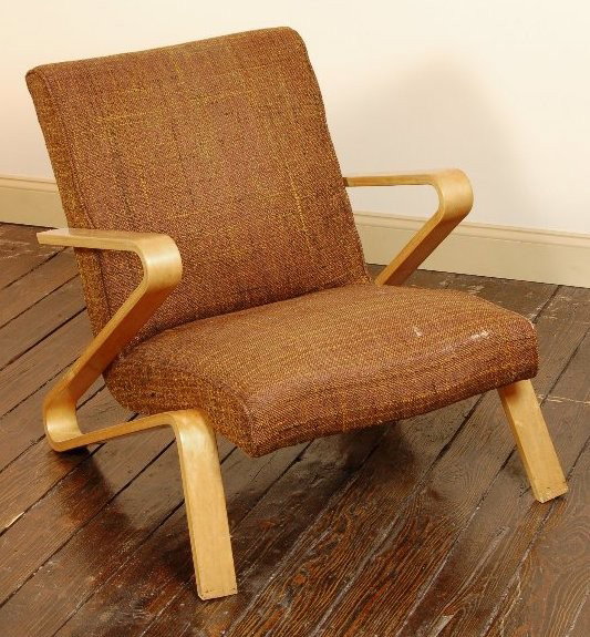 Alvar Aalto Mid Century Chair Pascoe 9024: Lounge chair by Alvar Aalto's Artek, Finnish Design. Chair is # 9024 as seen in the Clifford Pascoe Seating Catalog of 1949. Page A-5. As advertised this furniture used advanced techniques to assure s