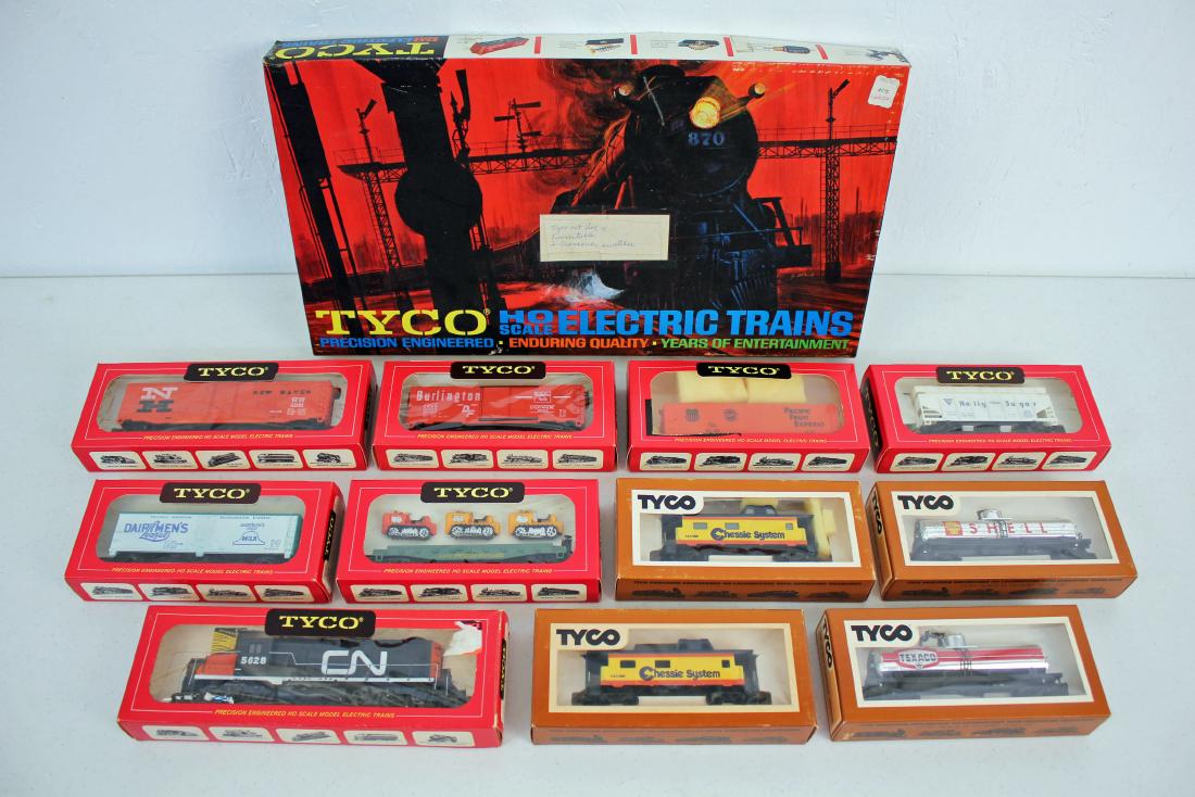Group of 12 HO Tyco Cars Engine & Turnaround Set (1 of 8)