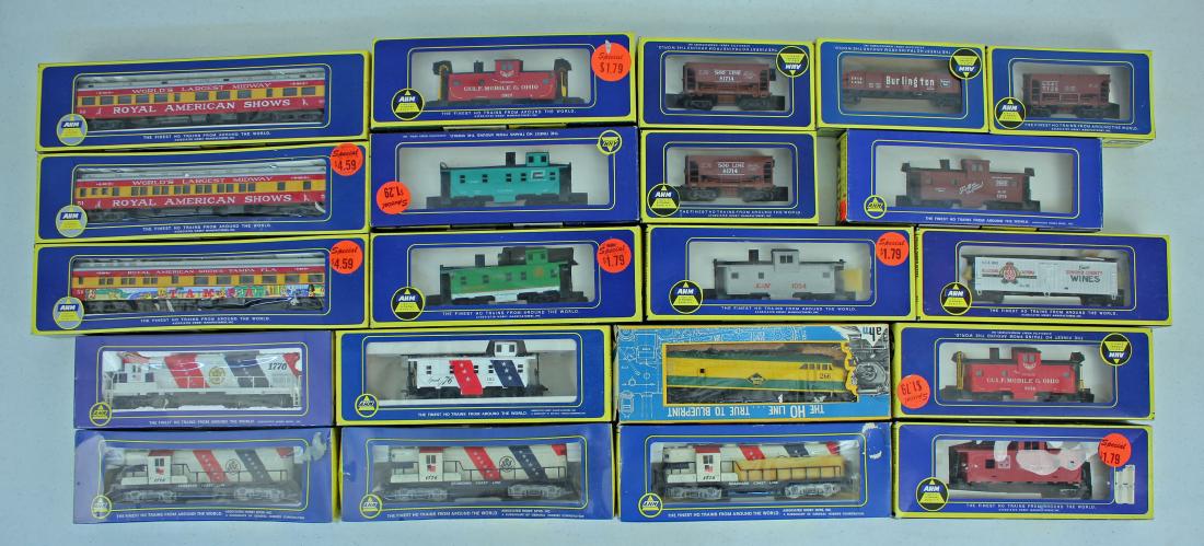 Group of 21 HO AHM Train Cars & Engines (1 of 6)