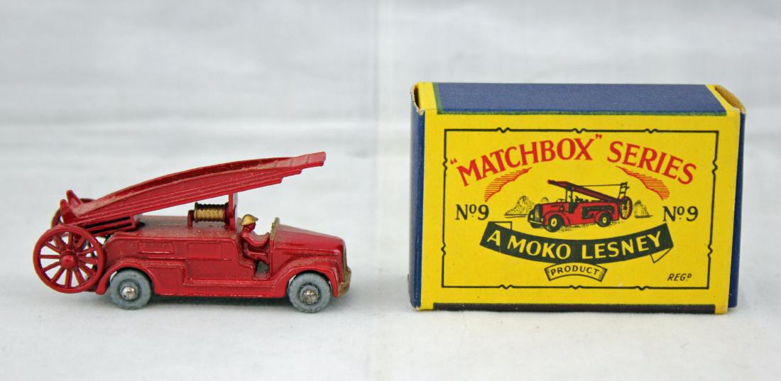 Lesney Matchbox Series No. 9 Dennis Fire Engine: Lesney Matchbox Series No. 9 Dennis Fire Engine.
