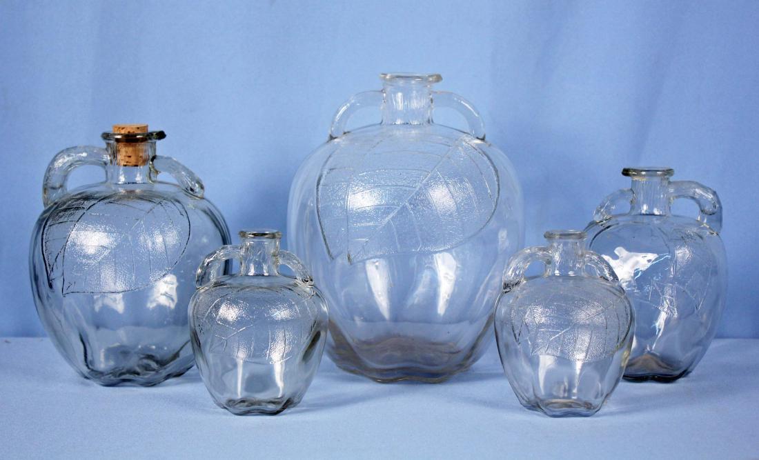 Set of Five Apple Shaped White House Vinegar Jugs Sep 30, 2017