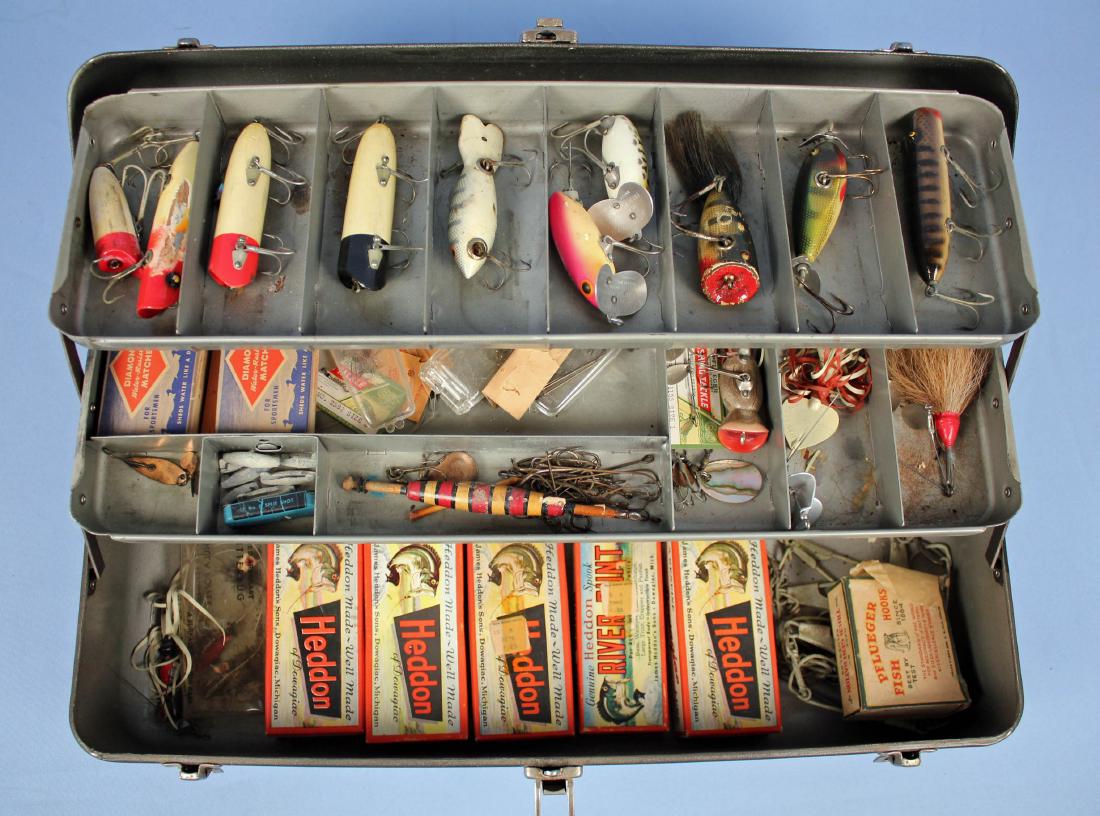 Metal Tackle Box w/ Lures, Heddon, Creek Chub Etc.: Metal Tackle Box w/ Lures, Heddon, Creek Chub Etc. 14 Plugs total, (1) Heddon of Dowagiac 2100 BWH Crazy Crawler, grey and black "In The Original Box" (1) South Bend Bass Oreno w/ 3 triple hooks (1) C