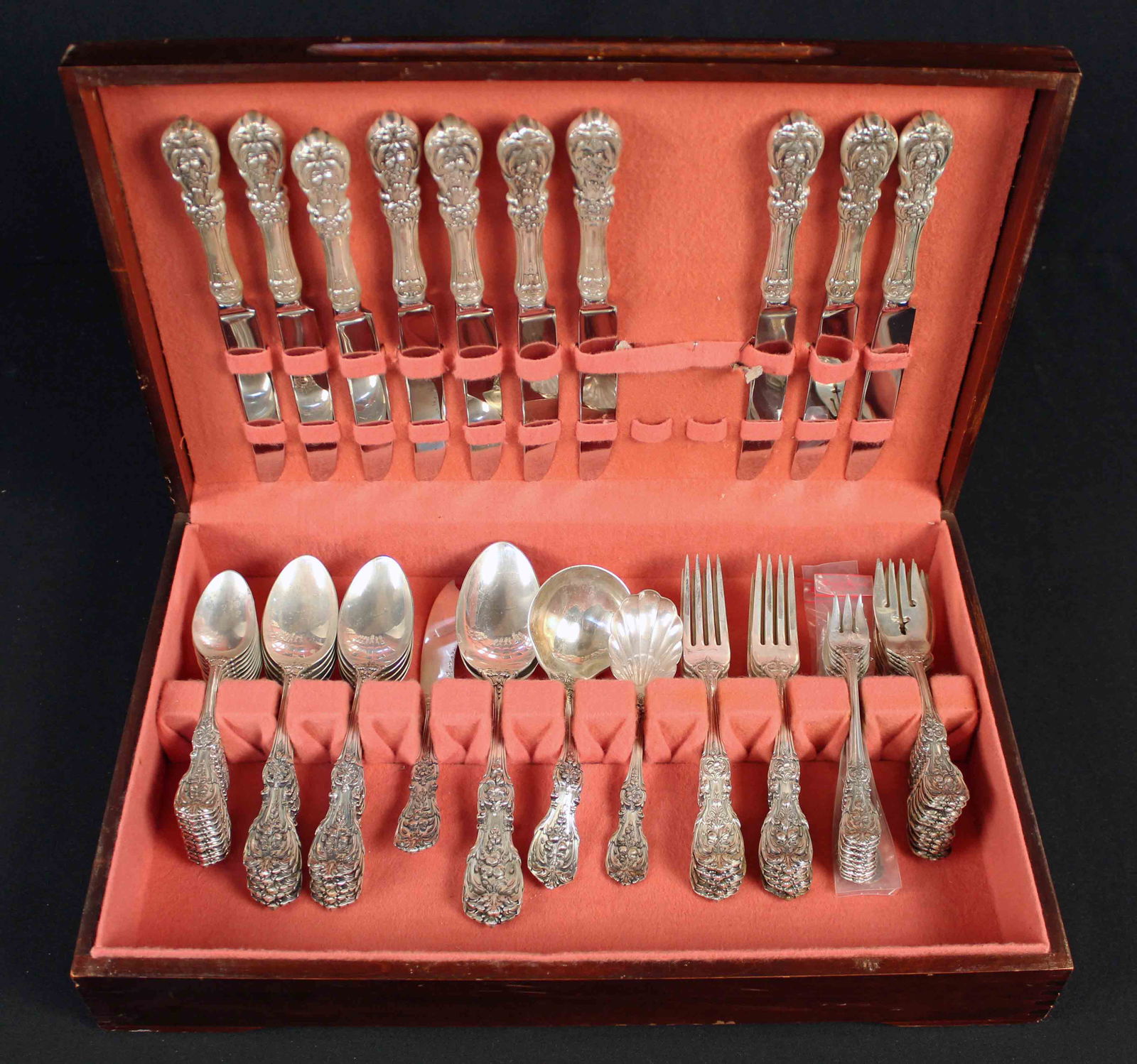 Reed & Barton Francis 1st Sterling Silver 65 Pcs,: Reed and Barton Francis 1st Sterling Silver 65 Piece Flatware Set.(10) Dinner knives. (10) Tea spoons. (10) Table spoons 7 1/4" Long. (10) Dinner forks. (10) Individual salad forks. (10) Oyster forks,