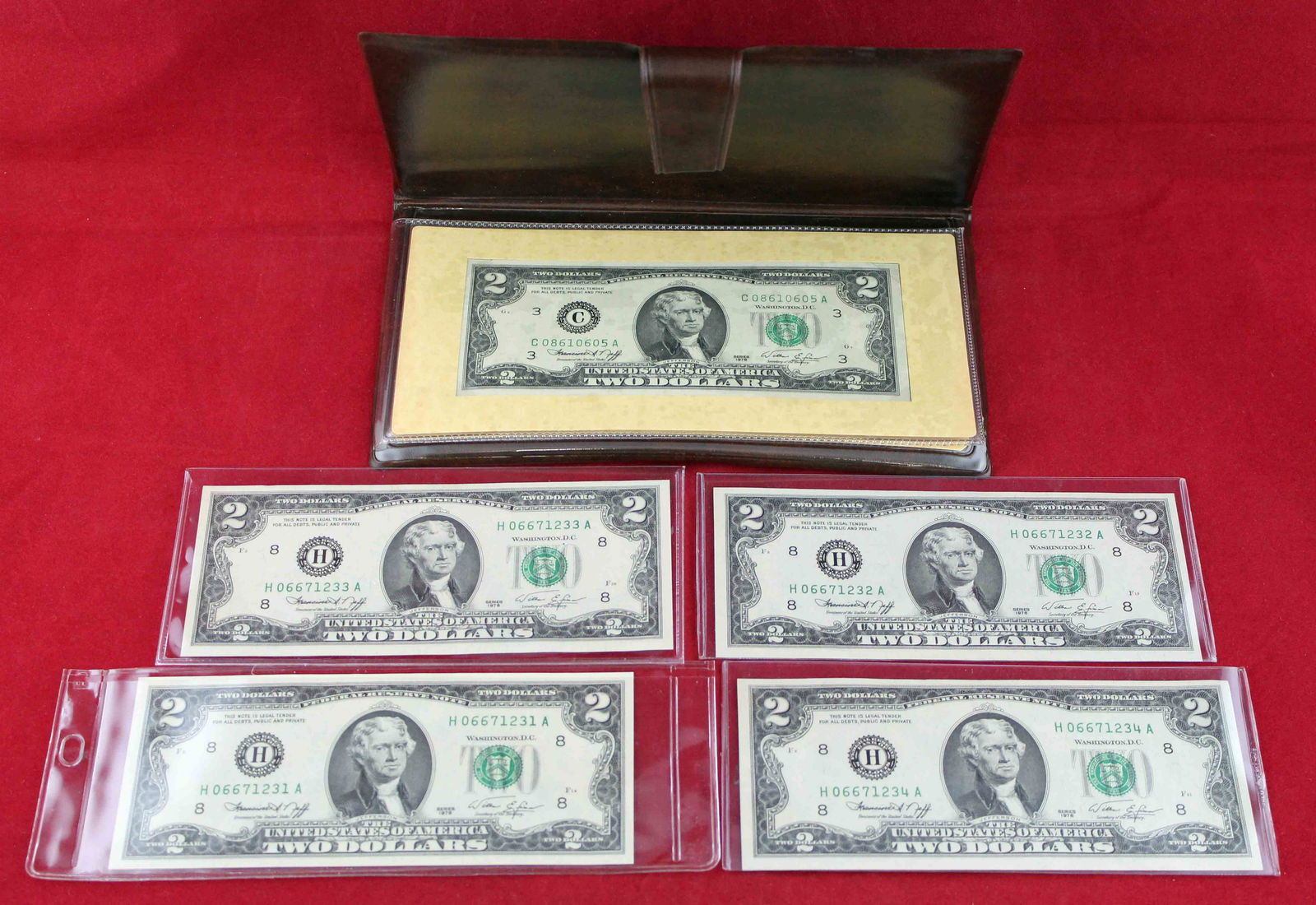 10 Mint Condition 1976 Series $2 Dollar Bills: 10 Mint Condition 1976 Series $2 Dollar Bills. Condition - Mint condition.