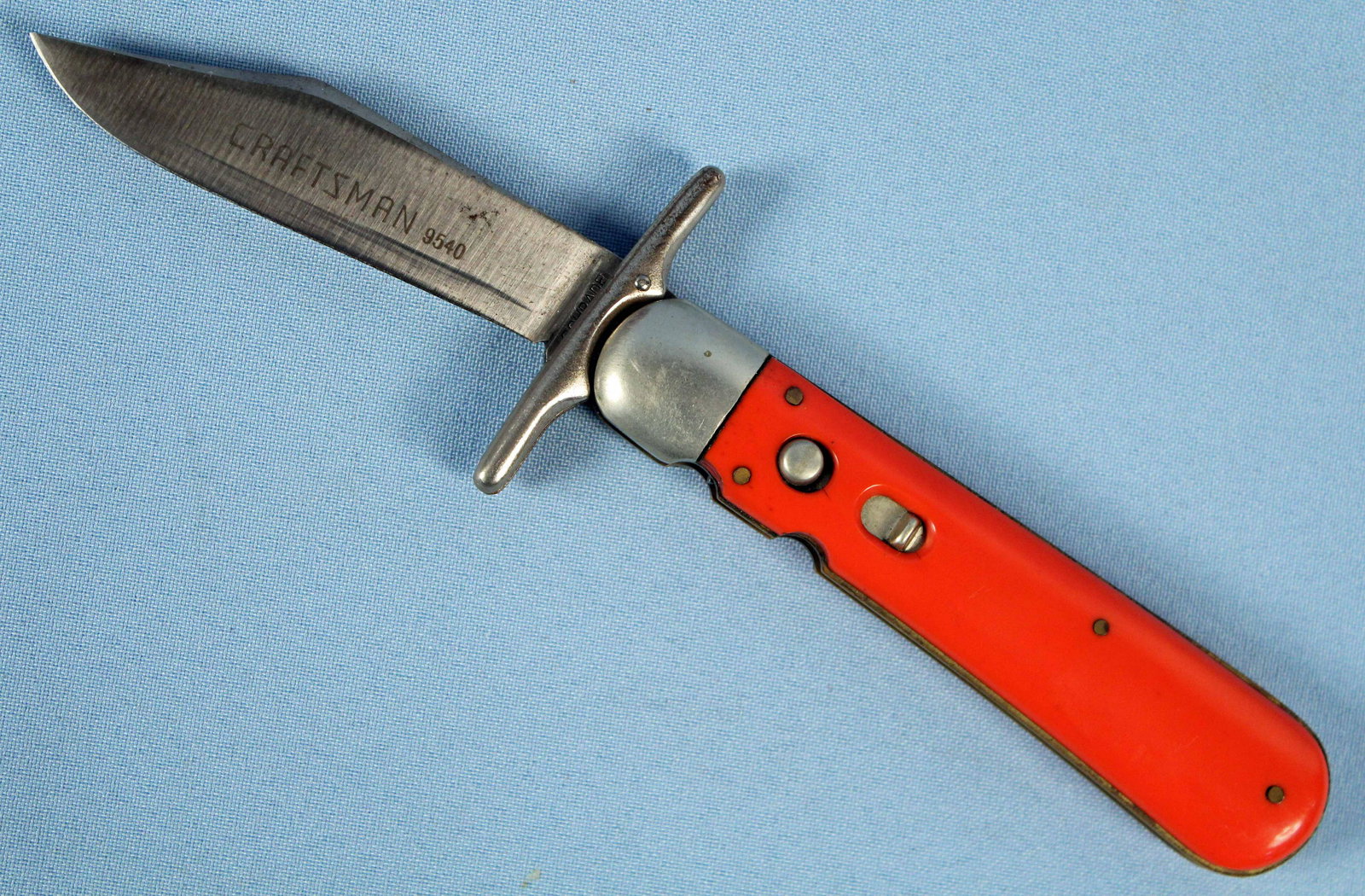 1950 Craftsman Schrade Walden Switchblade Knife: Circa 1950 Sears Craftsman Schrade Walden Switchblade Knife. The blade measures 3" Long and the knife measures 7 3/8" Overall when open. Condition - Overall very good condition. See Photos.