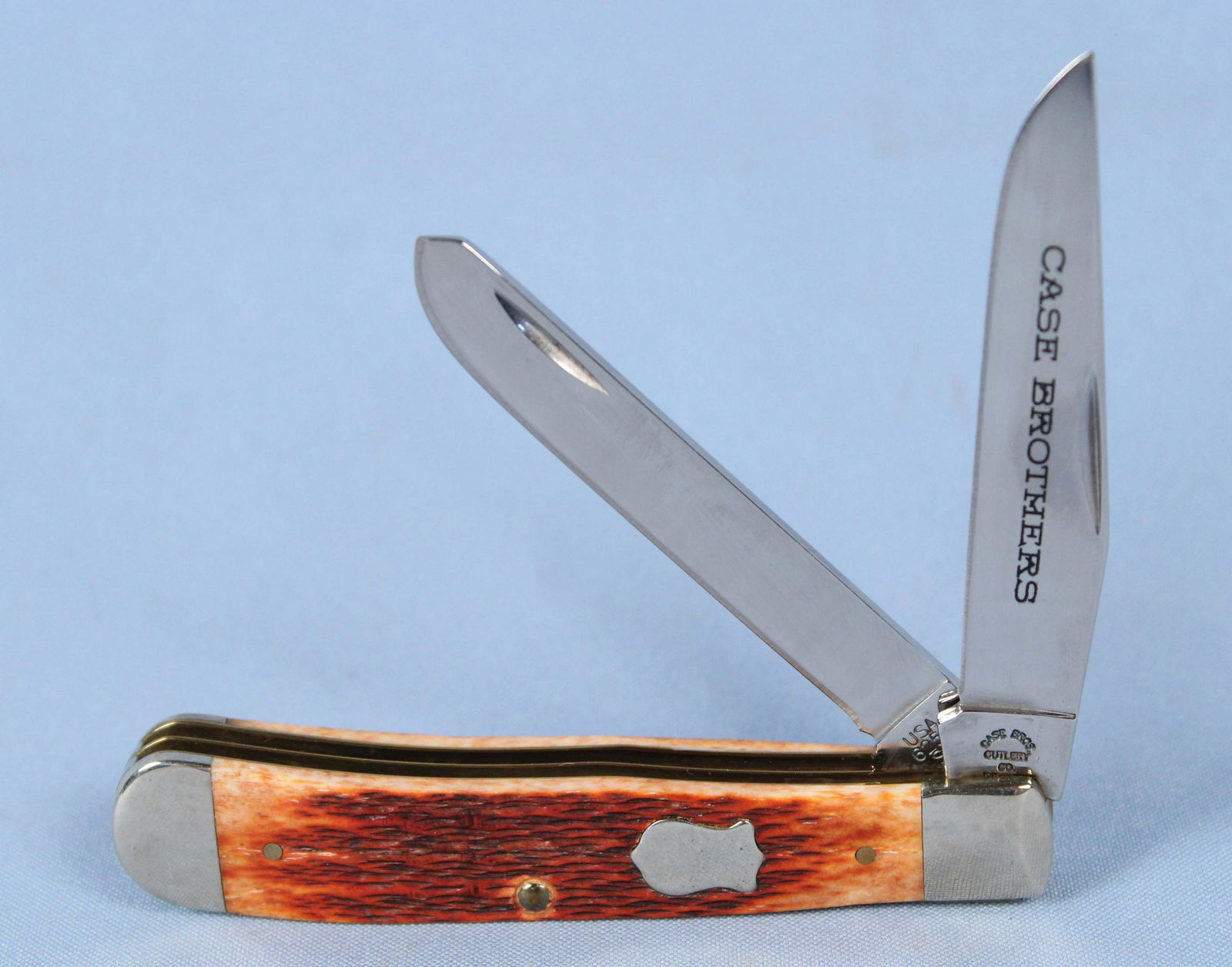 Case XX 6254 SS Trapper Chestnut Knife: Case XX Case Brothers 6254 SS 2 Blade Trapper Chestnut Knife. We believe the knife to have been made in 2004 as part of the 1st run Trapper knives. Knife comes with original tin box. Knife measures 7