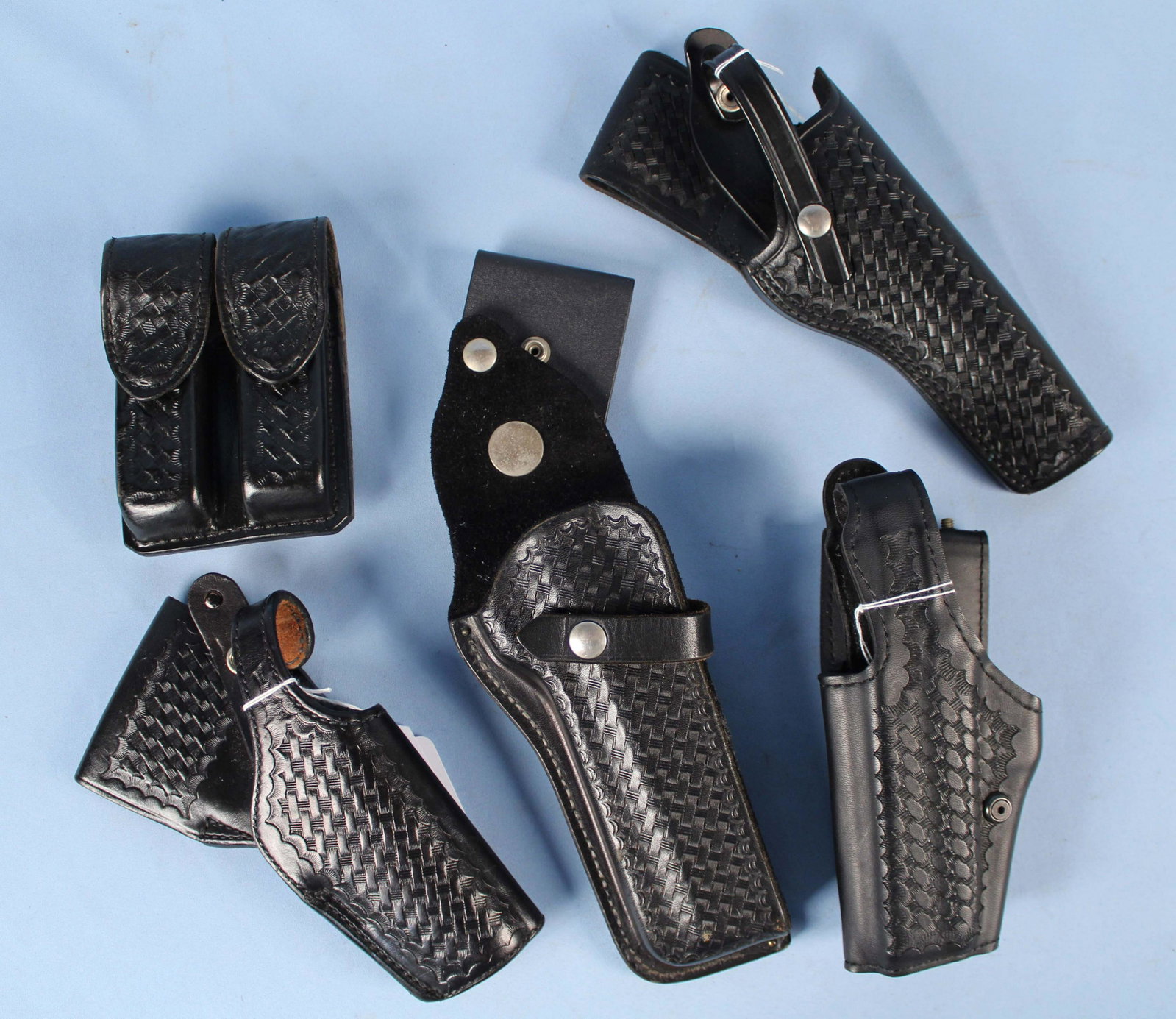 Four Black Basket Weave Holsters & Magazine Holder: Four Black Basket Weave Holsters & Magazine Holders. (1) Safariland 200 - 3095, S&W 40. (1) S&W B46 - 36 - W. (1) Bianchi #99A S&W 9mm Auto. (1) Reno Okeechobee, Fla. (1) Don Hume D407 - 100A, double 