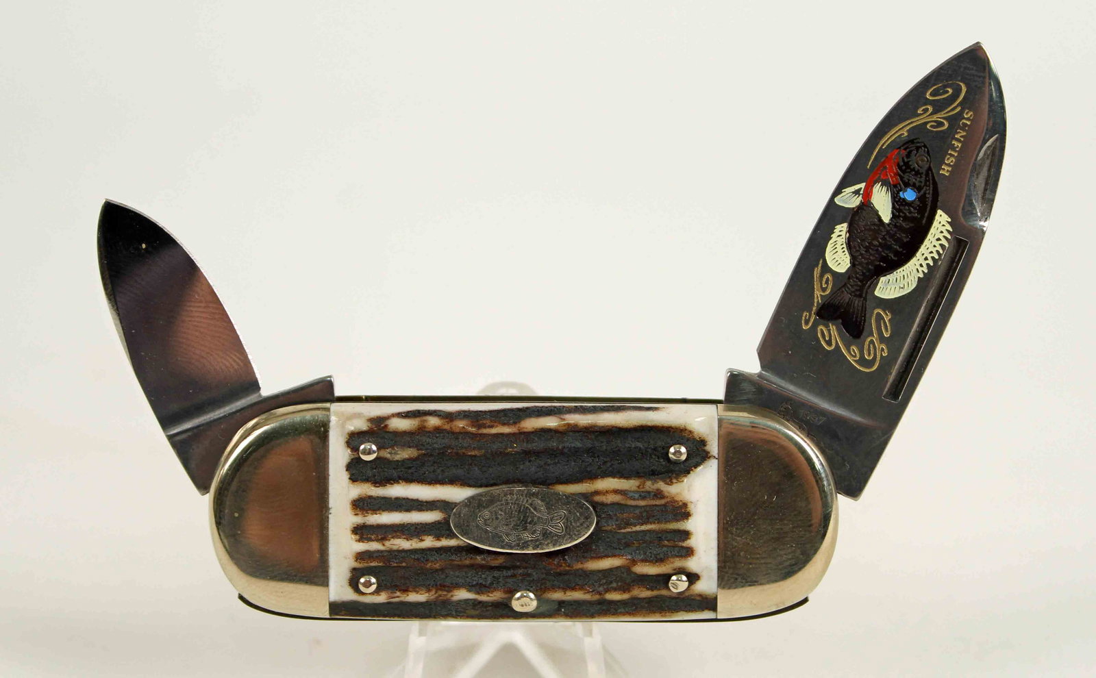 Bulldog Brand Stag Handle Sunfish Knife: Bulldog Brand Stag Handle Sunfish Knife. Made in Solingen, Germany, 1997. The knife has two blades 2" and 1 1/4". The handle and blade have sunfish insignias. Some collectors refer to this knife as an