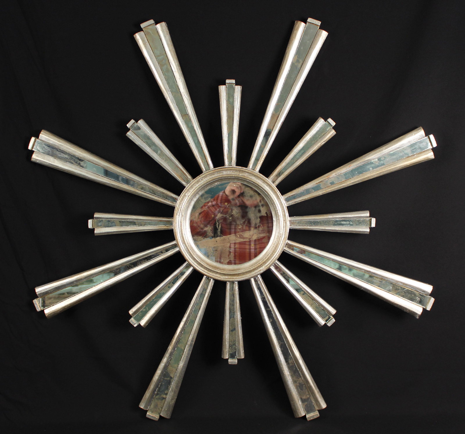 A Starburst Silver-Gilt Wood Mirror: A Starburst Silver-Gilt Wood Mirror. The mirror is 43" Diameter. Condition - Good condition.