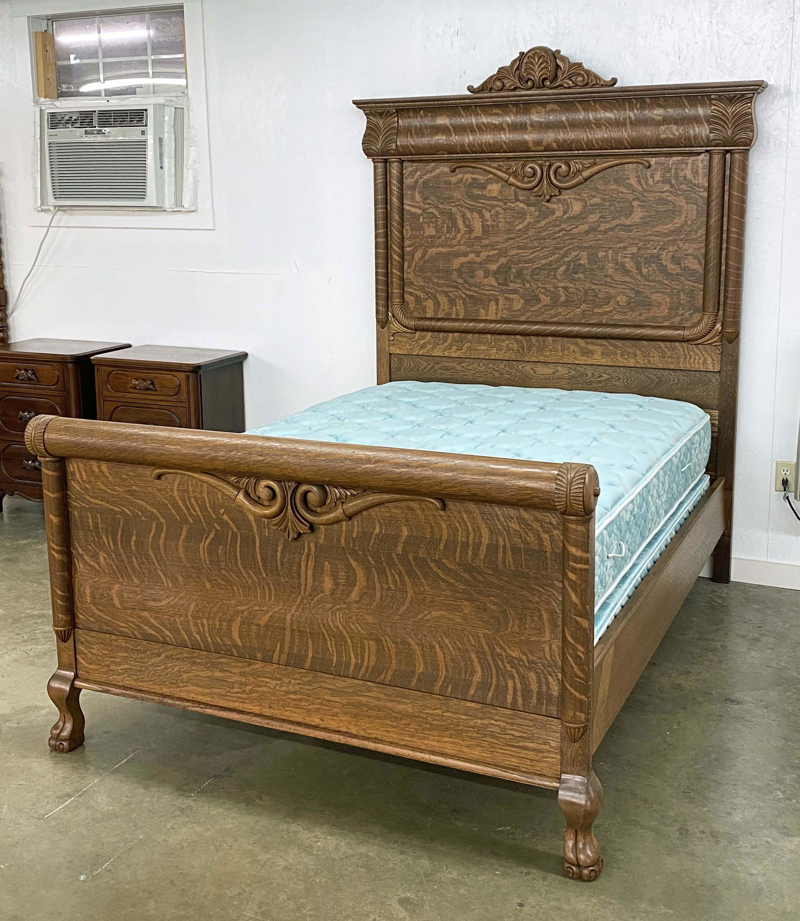 Very Nice Roll Footboard Oak Bed w/ Claw Feet: Very Nice Roll Footboard Quarter Sawn Oak Full Size Bed w/ Claw Feet. Circa 1900. Rails have been spliced and lengthened to accommodate a full size mattress. Headboard measures 78" high x 62 1/2" wide