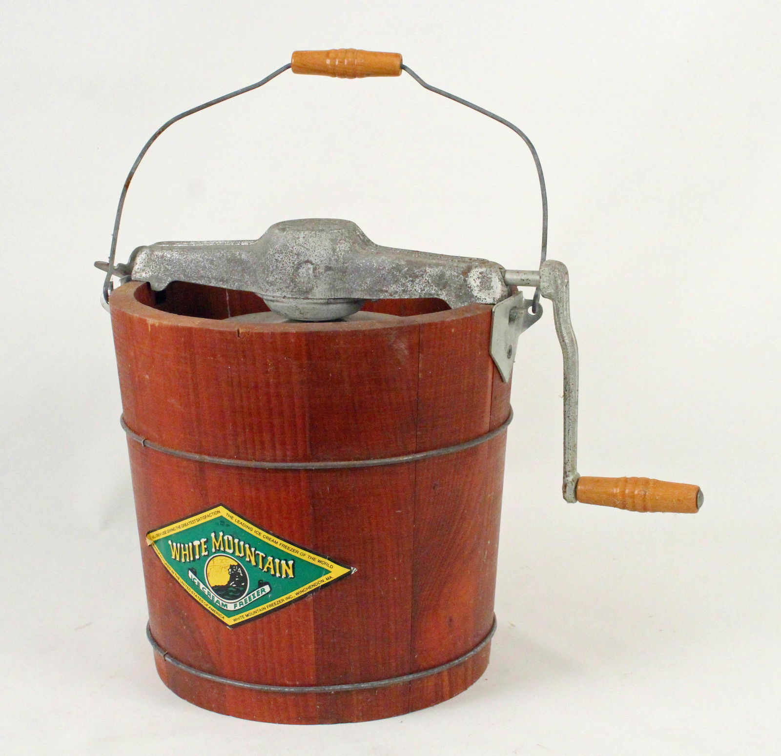 White Mountain Crank Ice Cream Freezer: White Mountain Crank Ice Cream Freezer. Approx. one gallon. See photos. Condition- Overall good condition. See photos.