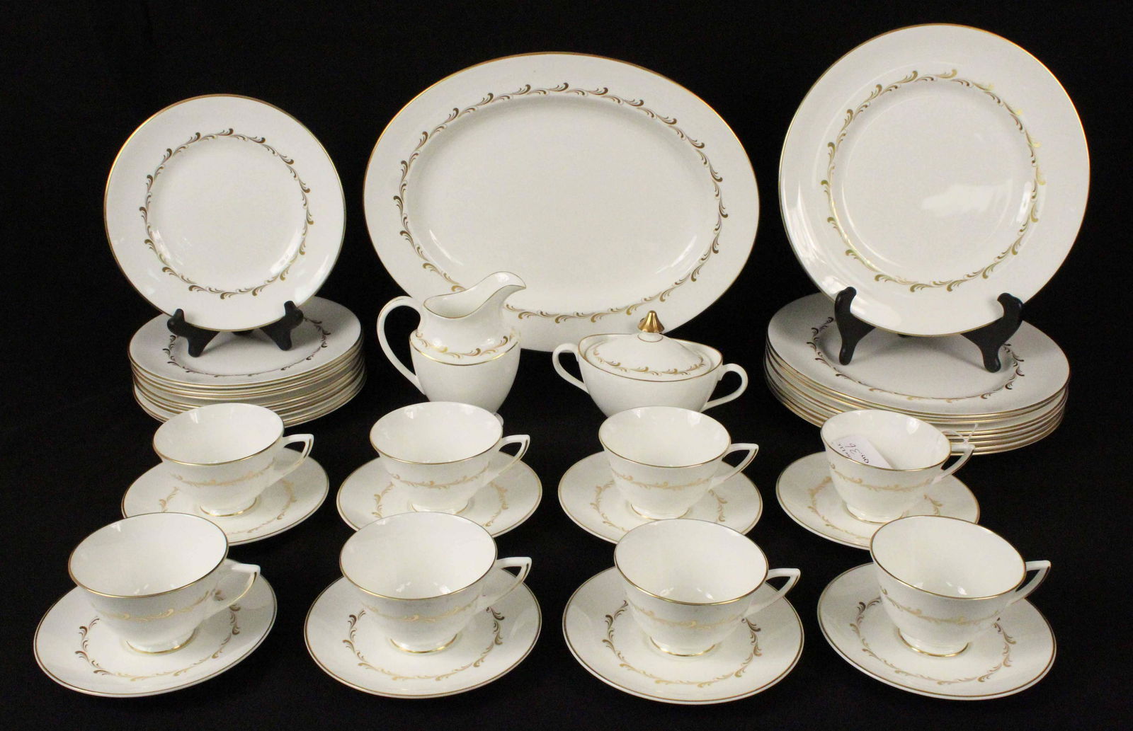 36 Pieces of Royal Doulton Rondo China (1 of 5)