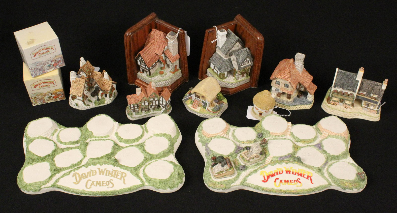 Twelve David Winter Cottages, Bookends, Cameos (1 of 5)