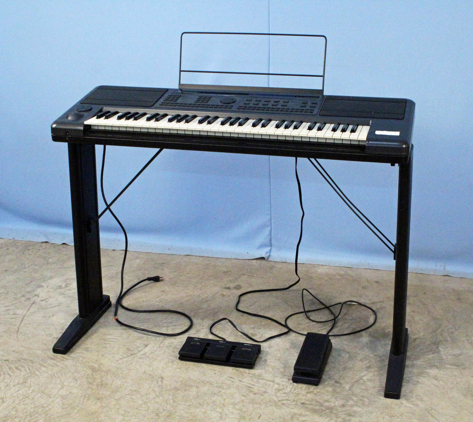 Bachmann Electric Keyboard On Stand (1 of 4)