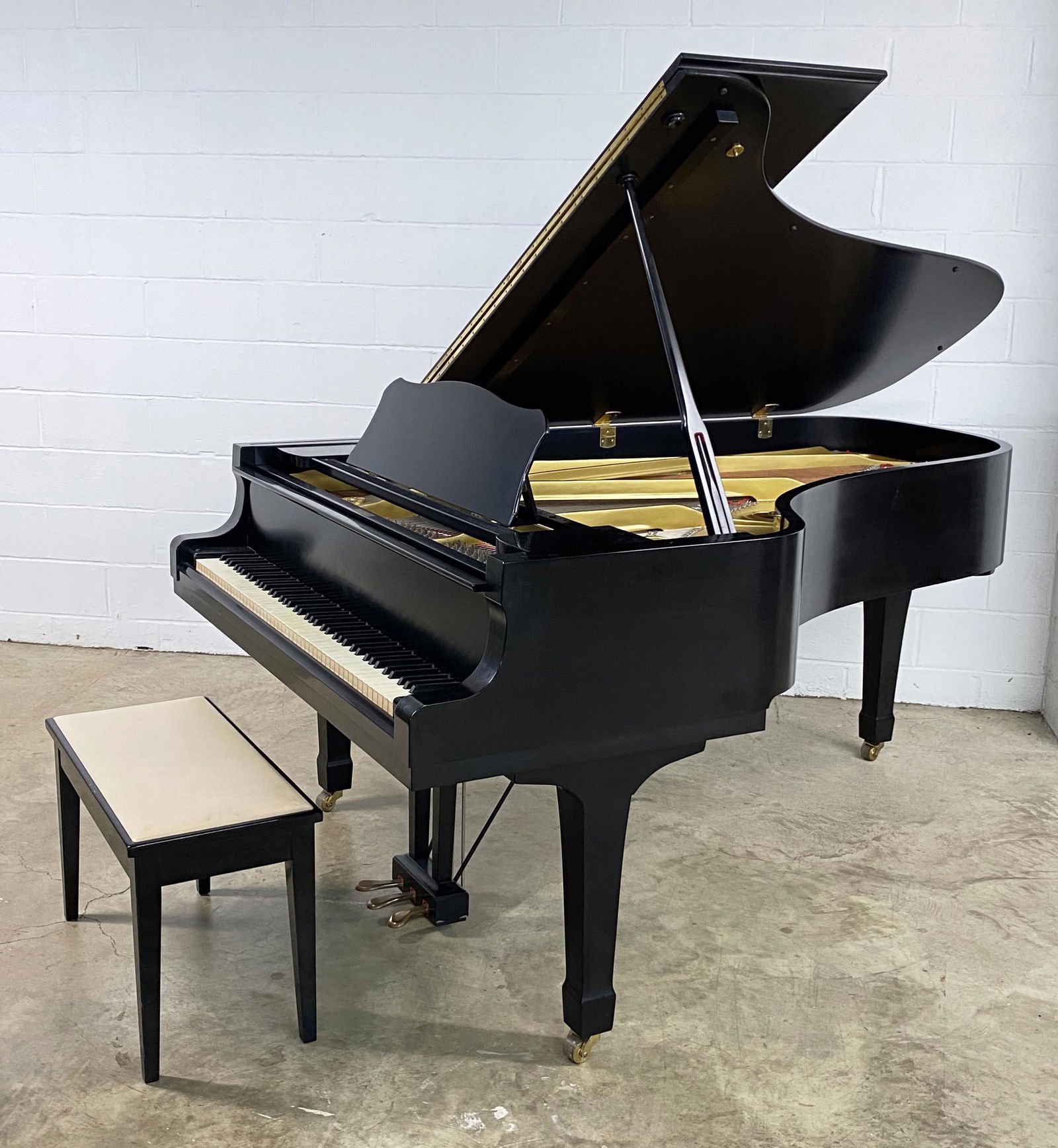 Yamaha C7B Ebonized Concert Grand Piano (1 of 11)