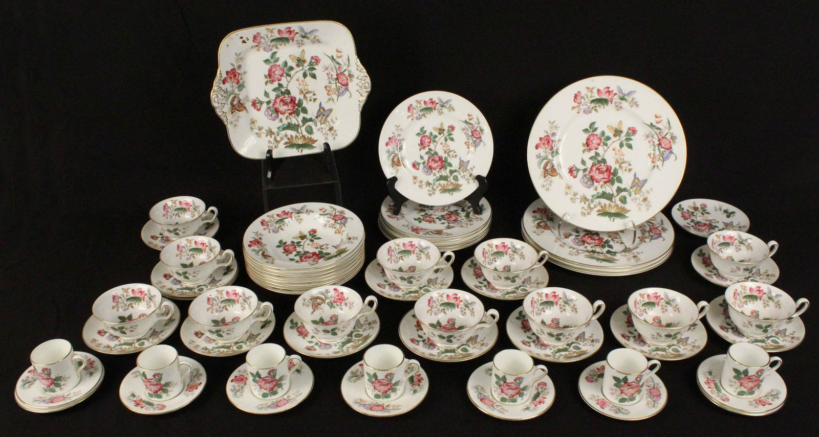 Wedgwood Charnwood China Set with 61 Pieces (1 of 7)
