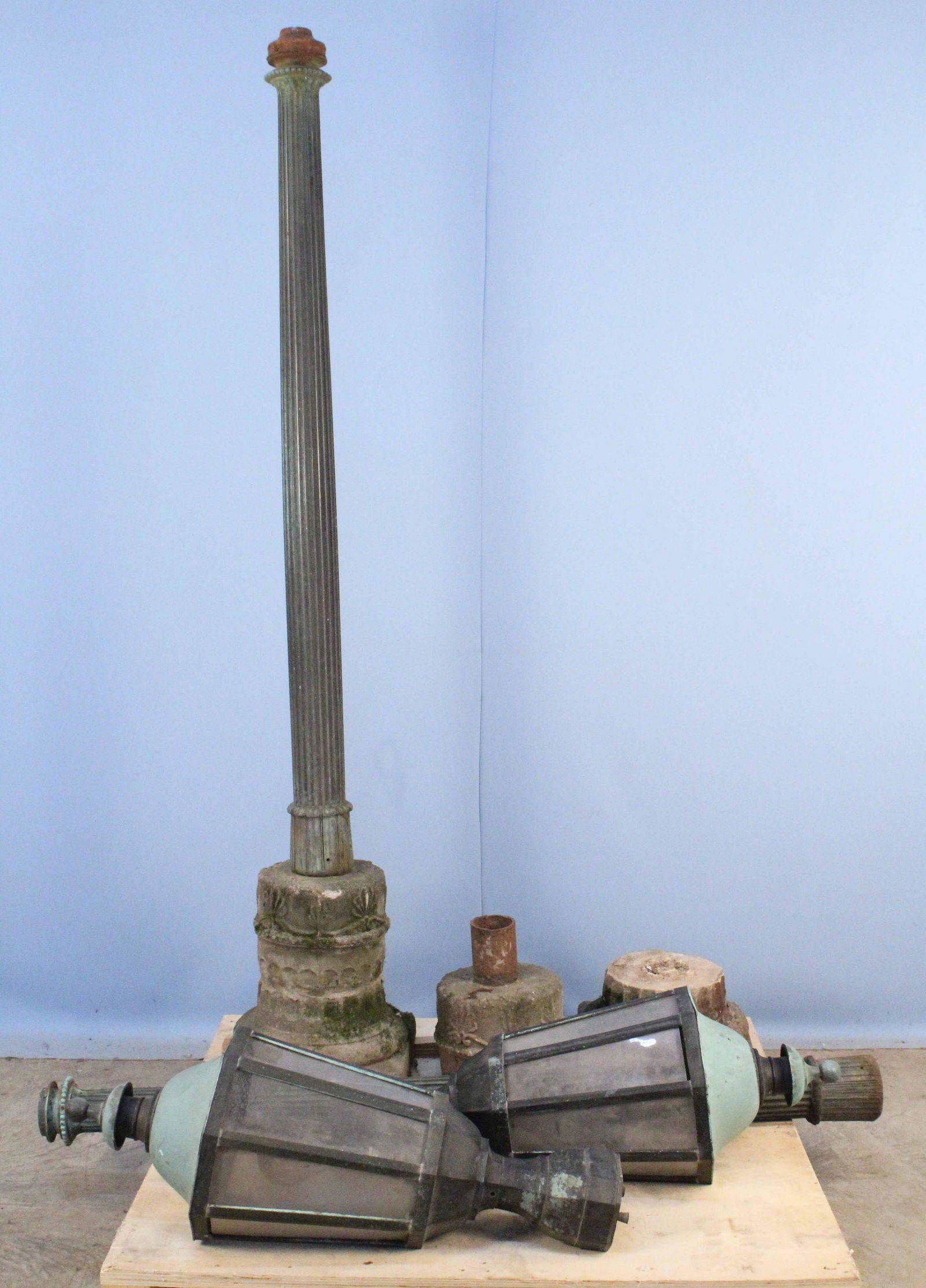 Two Bronze Entry Light Post w/ Bronze Lights (1 of 8)