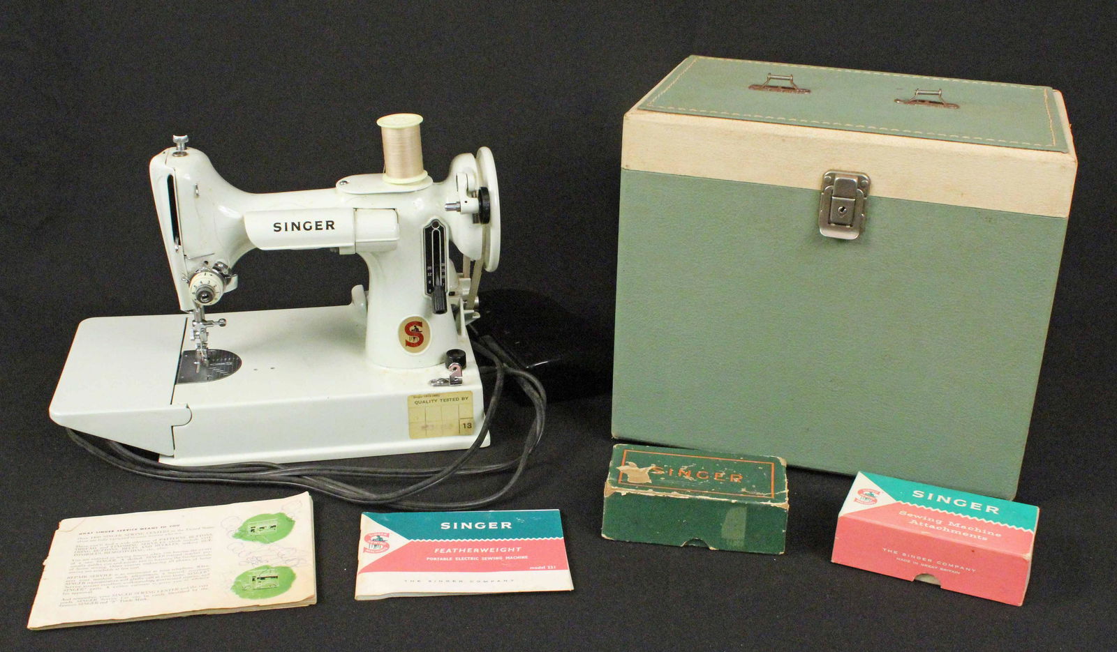 Singer 221K White/Pale Green Featherweight Sewing (1 of 10)