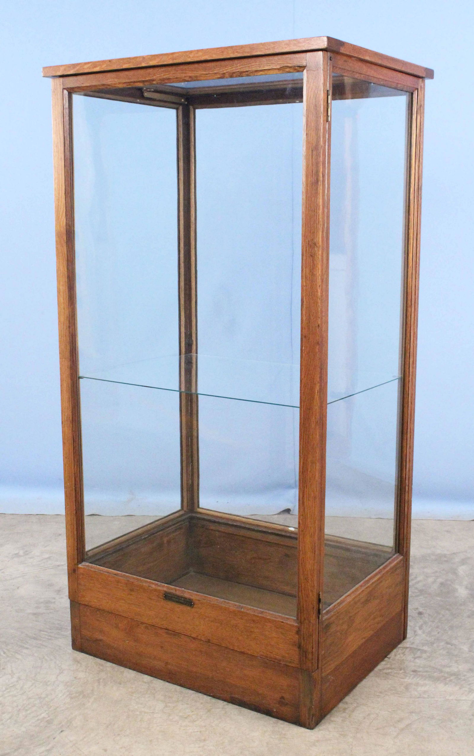 American Fixture & Showcase Oak Display Case (1 of 5)