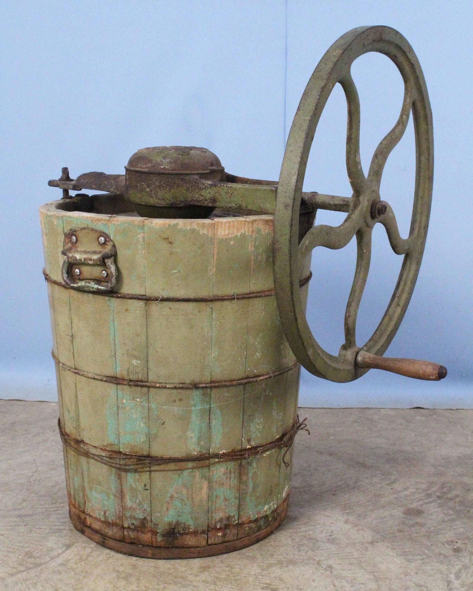White Mountain Commercial Ice Cream Freezer: White Mountain Commercial Ice Cream Freezer, 1923. This is the triple motion 20XG model. Lid to canister is heavy cast iron, 10 1/4" dia. The crank wheel 19 3/4" dia. Bucket measures 21" high X 17 1/2
