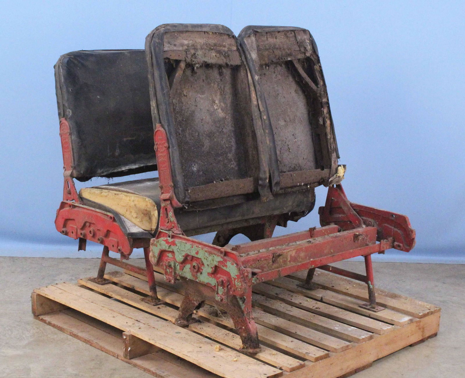 2 Hale & Kilburn Philadelphia PA, RR Seats (1 of 4)