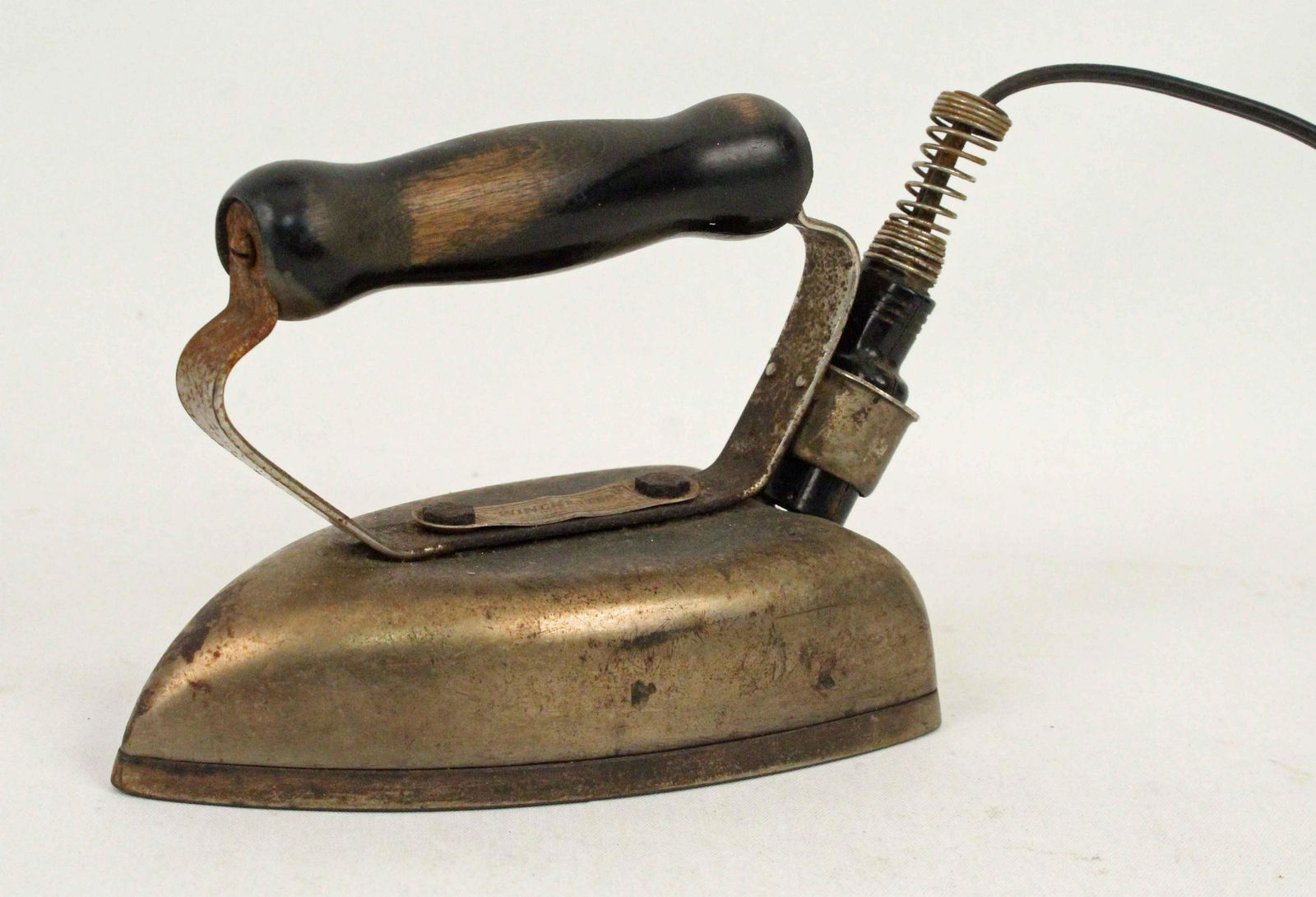 Winchester Repeating Arms Electric Iron (1 of 5)