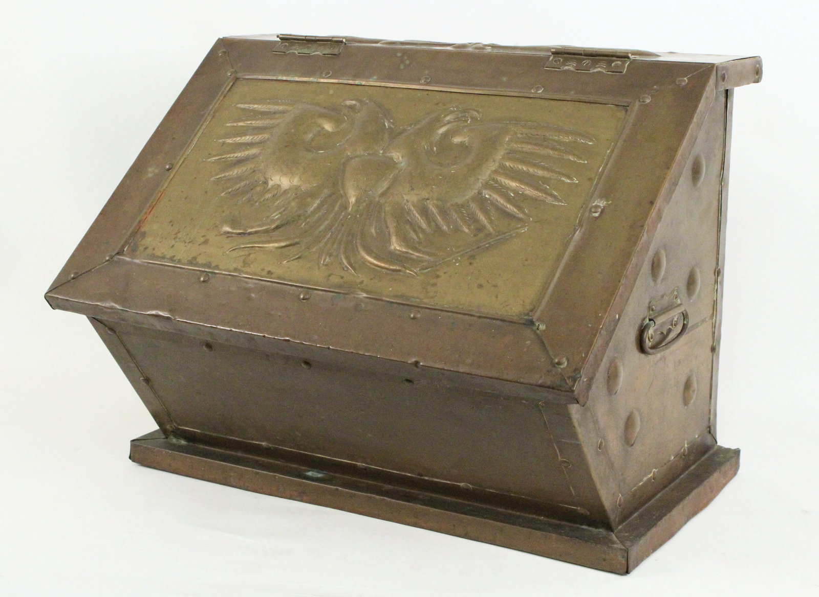 Antique Brass Kindling Box w/ Eagle (1 of 4)